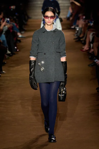 Look 14